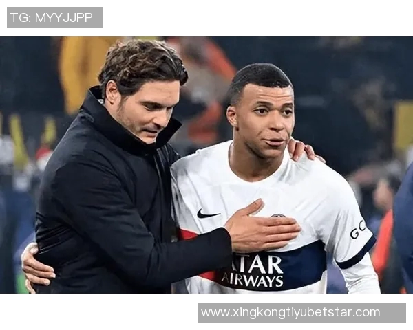 姆巴佩赛后与恩里克亲切交流并向前队友们表达一致意见