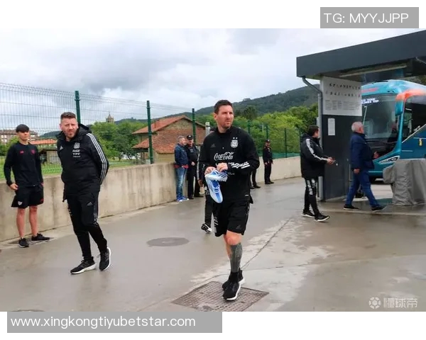 梅西周一回归阿根廷训练首发位置仍待确认与帕斯搭档悬念重重 梅西周一回归阿根廷训练首发位置仍待确认与帕斯搭档悬念重重