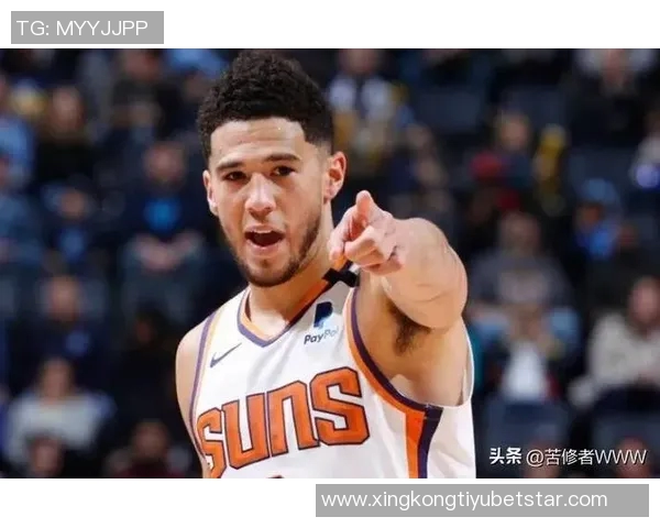 布克首节表现惊艳三分球全中助力球队轻松领先 布克首节表现惊艳三分球全中助力球队轻松领先