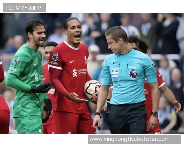 新年首场对决利物浦发布海报范戴克阿利松等球星亮相